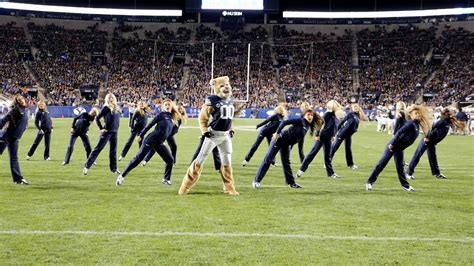 Cosmo The Cougar And The Cougarettes Dance Byu Vs Boise St 2017 Youtube