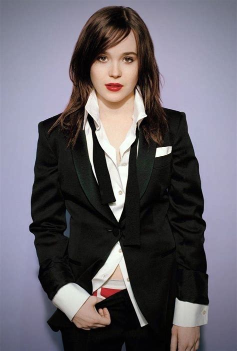 Ellen Page Giving A Peek Scrolller