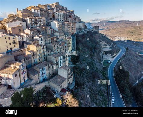 Malerisch liegt das Bergdorf Gangi Palermo auf über 1000 m im Norden