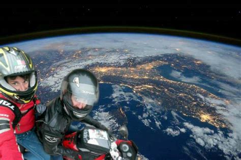 Tesla Roadster in space has inspired hilarious photo-manipulations ...