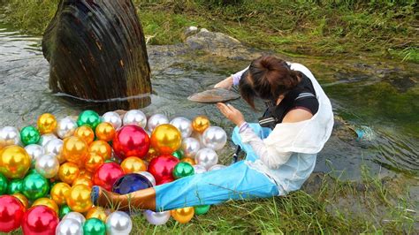 The Girl Picked Up The Mutated Big Clam And Found A Pearl Shining