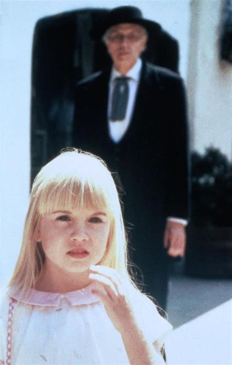 Heather O'Rourke and Julian Beck in Poltergeist:...