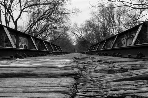 Abandoned Train bridge : pics