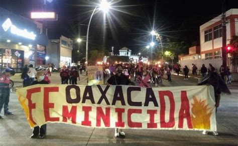 Mujeres De Oaxaca Salen A Las Calles En “marcha Fúnebre” Para