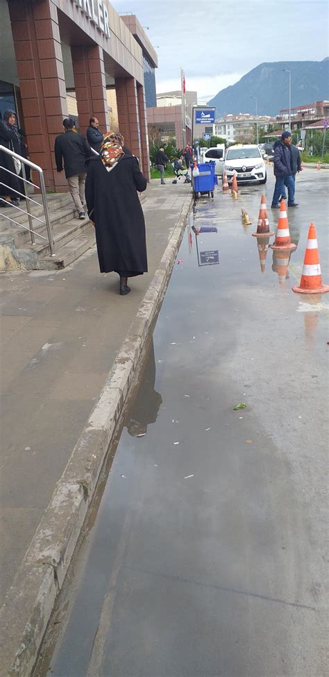 Alanya Alaaddin Keykubat Üniversitesi Önünde Hastanesi Yağmurun