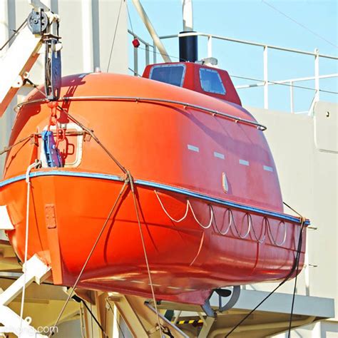 Solas Approved Free Fall Lifeboat Totally Enclosed Lifeboat With Davit