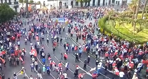 Alerta News Perú on Twitter AHORA Decenas de manifestantes se