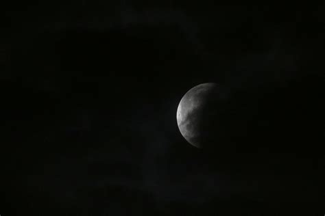 Eclipsa parțială de Lună se vede și în România La ce oră să te uiţi pe