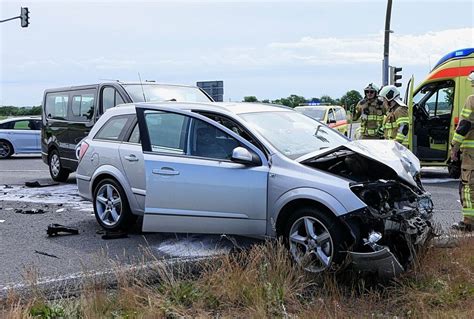 Schwerer Ampel Crash In Grimma Drei Verletzte Personen