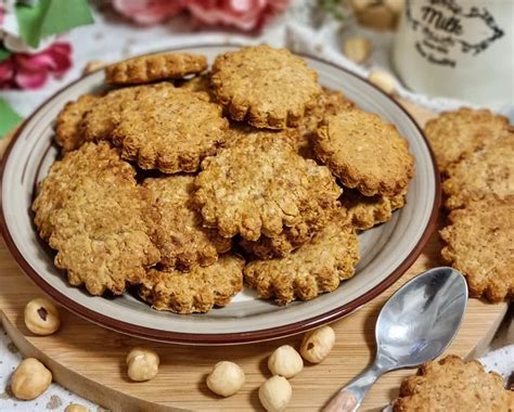 Frollini Con Nocciole E Farina Integrale Dolce Biscotto Da Inzuppo