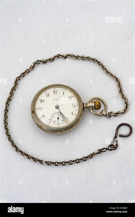 Pocket Watch Vintage Hi Res Stock Photography And Images Alamy