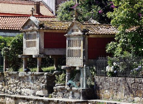 Qué ver y hacer en Combarro pueblo con hórreos y cruceiros en Galicia