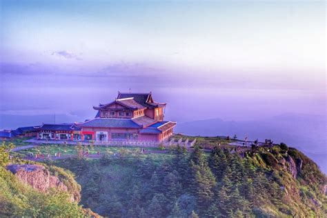 Mount Emei Hike: Scenery At 3,099 m High