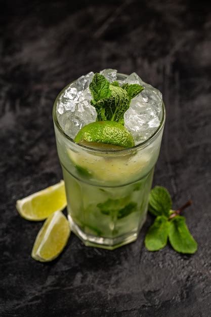 Premium Photo | Refreshing mint cocktail mojito