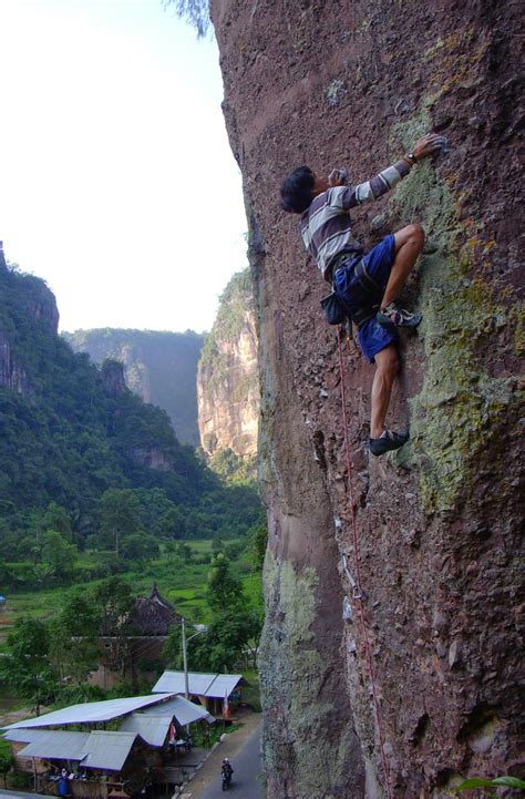 Lembah Harau Surga Pencinta Panjat Tebing