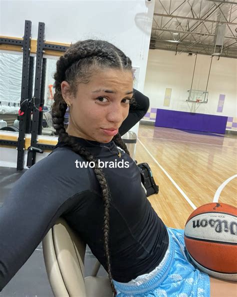 Amiah Simmons - Amiah Simmons added a new photo.