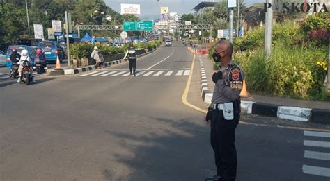 Lalu Lintas Ramai Lancar Jalur Puncak Bogor Dibuka Dua Arah Poskota