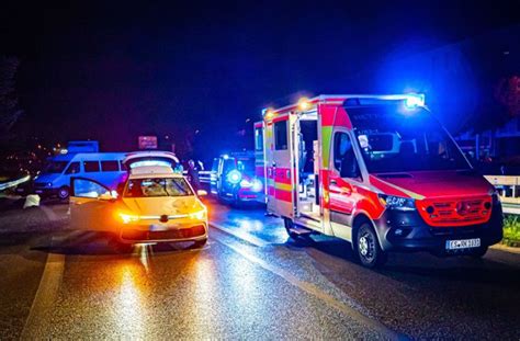 Tödlicher Unfall auf B10 bei Esslingen Von Auto erfasst Fußgänger