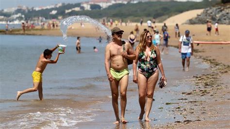 Imágenes de ambiente en las playas de El Portil y Punta Umbría en este