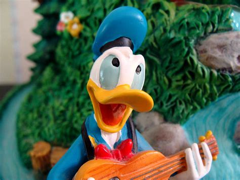 Donald Duck Playing The Guitar Donald Duck Is Playing The Flickr