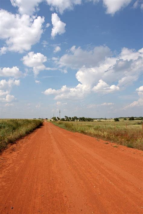 Red Dirt Road stock photo. Image of vertical, country - 17841174