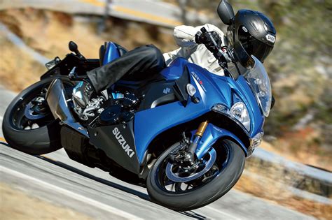 2015 Suzuki GSX-S1000F - A Sporty Sport-Tourer - Asphalt & Rubber