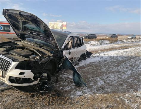 Ultima Ora Local Doua Masini Au Ajuns Pe Camp Dupa Un Accident Pe E