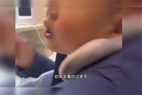 搞笑！外婆指导孙子数学，孙子学不会向妈妈吐槽：你妈妈真不行