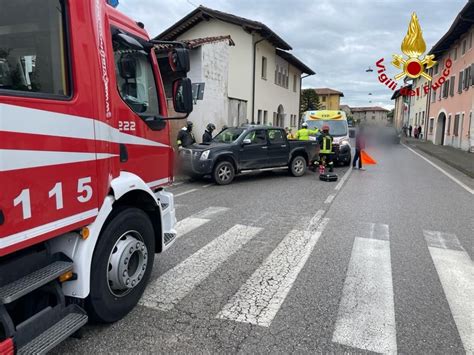 Incidente A Flaibano Soccorso Un Uomo Incastrato Al Posto Di Guida