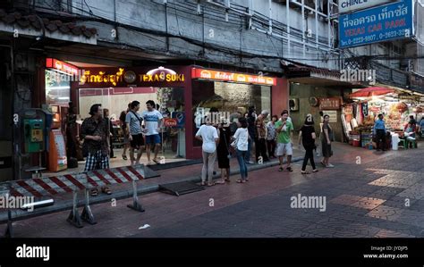 People Night Yaowarat Road Chinatown Bangkok Thailand Stock Photo Alamy