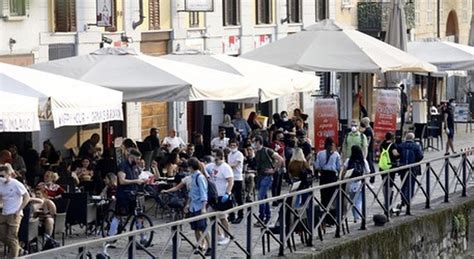 Coronavirus In Lombardia Calano I Contagi Ma Aumentano I Morti Sono