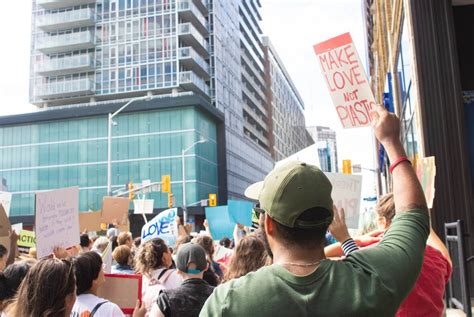 Climate protesters make voices heard in Ottawa | CBC News