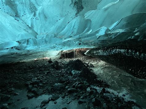 Ice cave in Breiðamerkurjökull, Iceland : r/MostBeautiful