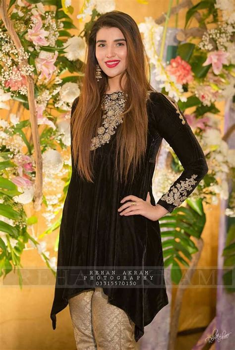 Pin By Sadaf Sabir On Dresses Beautiful Pakistani Dresses Velvet