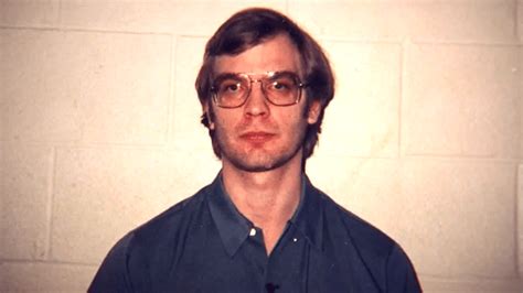 Pai De Jeffrey Dahmer Pensa Em Processar Netflix Por Séries Sobre