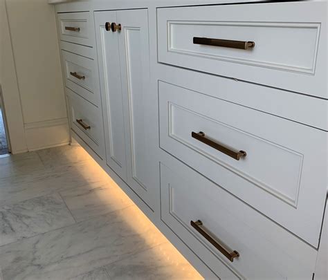 Bath Gallery | Davis Decorative Hardware