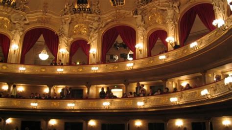 Komische Oper Berlin – Nemorino's travels