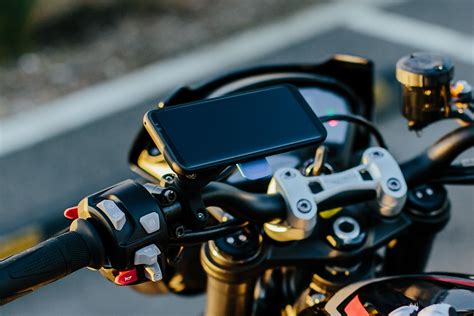 Quad Lock le support de téléphone pour les motards