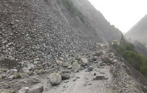 Heavy Rains Disrupt Srinagar Jammu Highway Mughal Road And Ssg Road