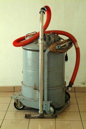 World's Oldest Vacuum Cleaner Still Sucks | TechWench