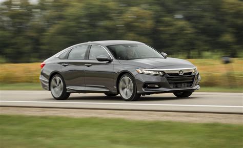 2018 Honda Accord Sedan Pictures Photo Gallery Car And Driver