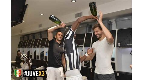 La Festa Scudetto In Spogliatoio Dopo Juveatalanta Dressing Room