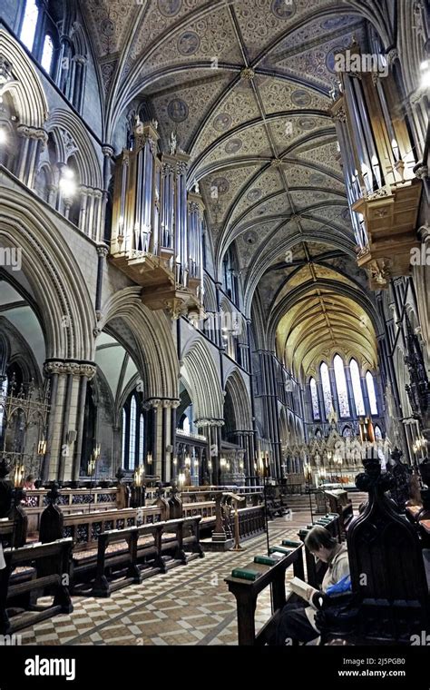 worcester cathedral interior england Stock Photo - Alamy