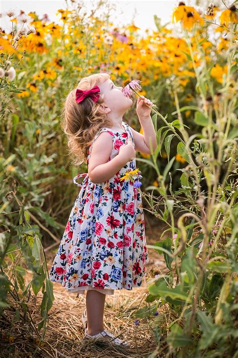 Personal: Freelensing with Cora in the Lititz Wildflower Field ...