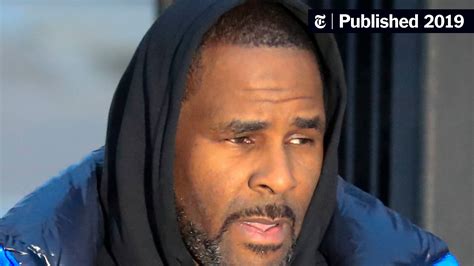 Judge Sides With Woman Whose Lawsuit Accuses R Kelly Of Sexual Abuse The New York Times