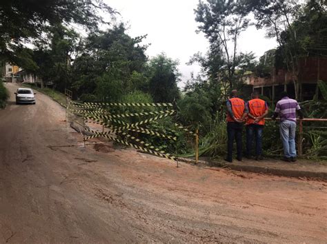 Defesa Civil Interdita Rua Do Santa Rita Da Dutra Ap S Rompimento De