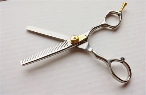 HOW TO PROPERLY HOLD USE CUTTING SHEARS NeoshaLoves