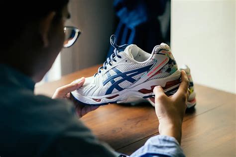 Asics Gel Kayano 14 อีกคู่สีที่ทำให้นึกถึงกันดั้มญี่ปุ่น Glacier Grey