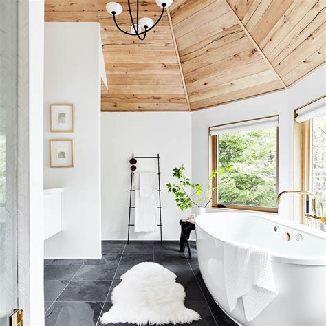 20 Stunning Black-and-White Bathrooms that Will Never Go Out of Style