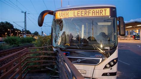 Drei Verletzte Bei Busunfall In Bergedorf Shz